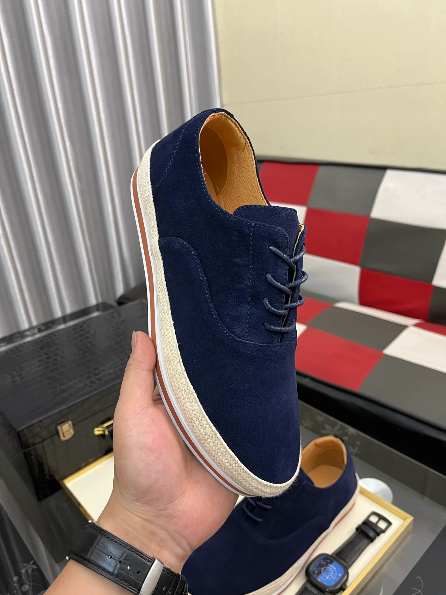 Men's shoes 💰440⌚️⌚️【PRADA】Prada ~ unique and casual style. New models from Prada official website are coming [Celebrate][Celebrate]🏃High-end brand casual shoes ➕Full set of packaging😍😍 Men's 2023 counters are on sale simultaneously, Italian imported brands select first-layer Italian cowhide. 🐑Sheepskin lining (refuses to discolor and rub feet) Sole: Original sole specially provided by the original factory 🎬Better in kind Size number: 38-442️⃣Colors available